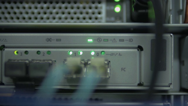 服务器机架绿灯闪烁视频素材