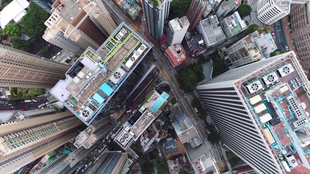 天线。香港日出，从无人机上看，香港太阳在天空中形成视频素材