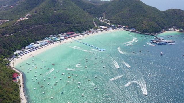 鸟瞰图的海滩与美丽的海在Koh larn岛在芭堤雅市泰国视频素材