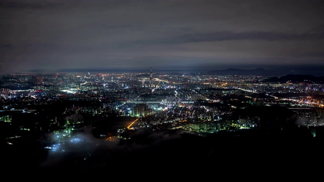 韩国首尔南山城(山堡)市区从夜晚到黎明的清晨云海视频素材