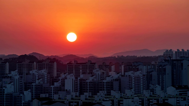 gaebon -dong公寓综合体日落风景/ gurogu，韩国首尔视频素材