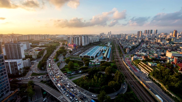 古罗汽车办公室市中心区日落风景/古罗古，首尔，韩国视频素材