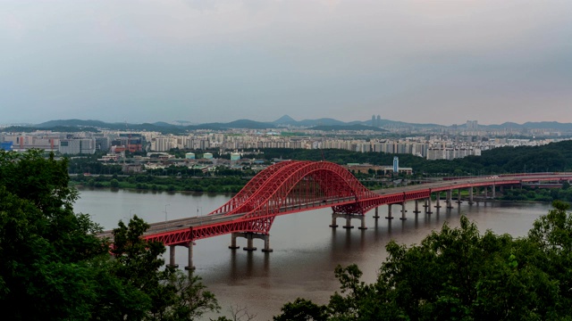 韩江上的班花桥昼夜城市景观/韩国首尔视频素材