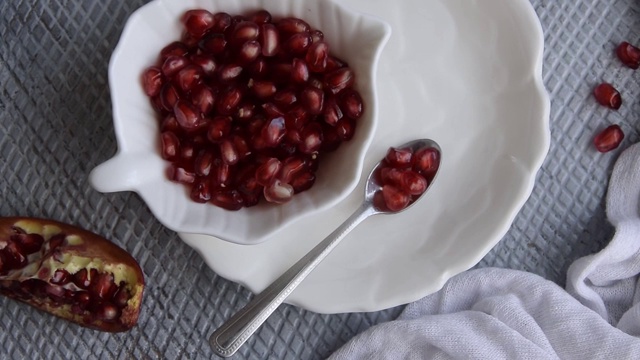 石榴种子。有机抗氧化生食视频素材