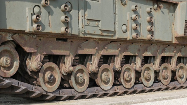 卡特彼勒运输系统的第二次世界大战武装坦克车辆近景4K视频素材