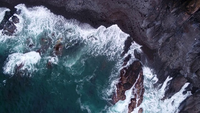 韩国全罗南道，加吉奥多岛海岸风光与破浪/锡南枪视频素材