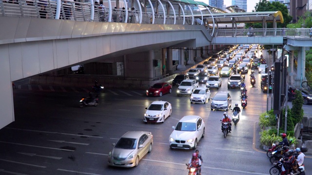 曼谷市中心高峰时段交通堵塞视频素材