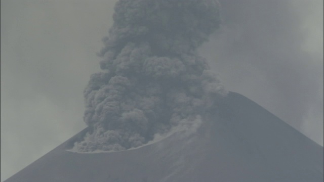 火山冒烟。视频素材