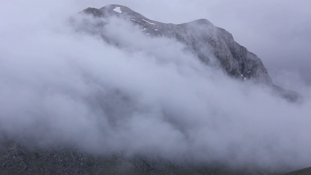 延时雾和山景视频素材