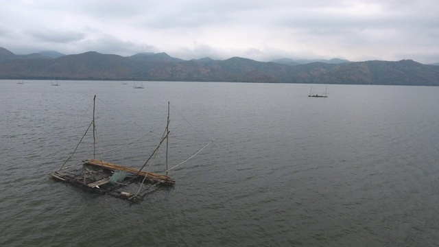 垂钓广场浸网鸟瞰图视频素材