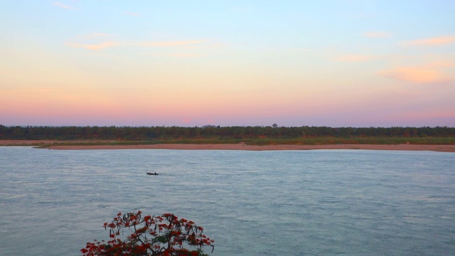 湄公河的早晨风景/柬埔寨krate视频素材