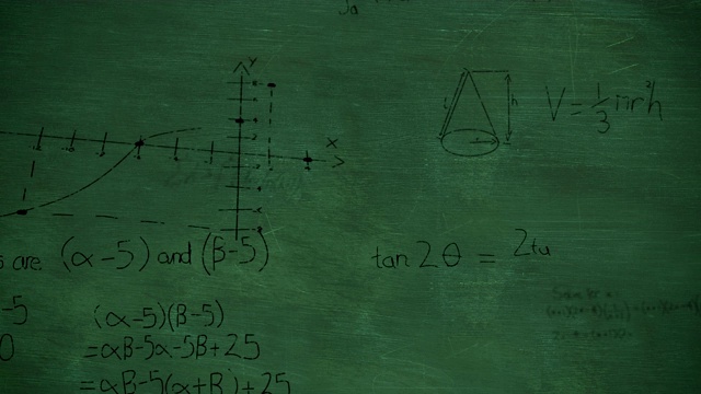 黑板上写着数学方程式视频素材
