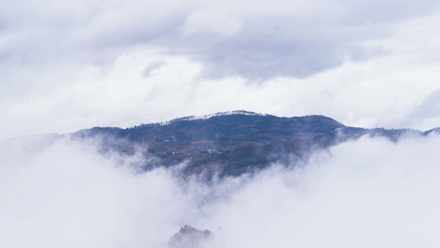 印度朦胧的山景。视频下载