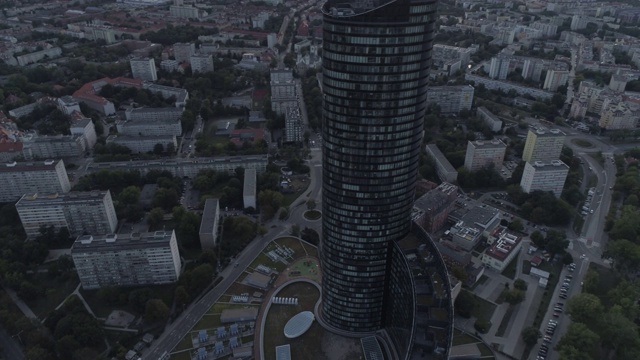 天空塔的摩天大楼。弗罗茨瓦夫城市全景。鸟瞰图。波兰。4 k。视频素材