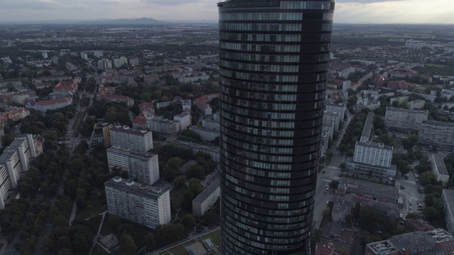 天空塔的摩天大楼。弗罗茨瓦夫城市全景。鸟瞰图。波兰。4 k。视频素材