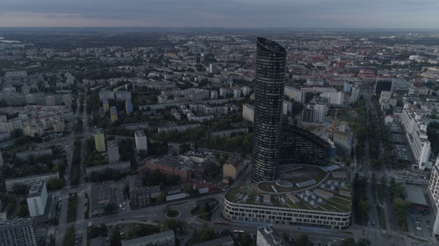 天空塔的摩天大楼。弗罗茨瓦夫城市全景。鸟瞰图。波兰。4 k。视频素材