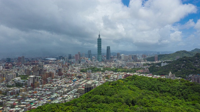 从空中俯瞰台北商务区，台湾视频素材