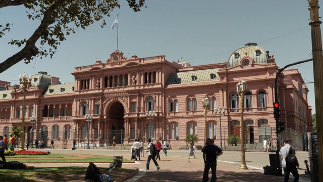 阿根廷布宜诺斯艾利斯市政府总统府Casa Rosada(粉红色房子)。布宜诺斯艾利斯，大约2019年。视频素材