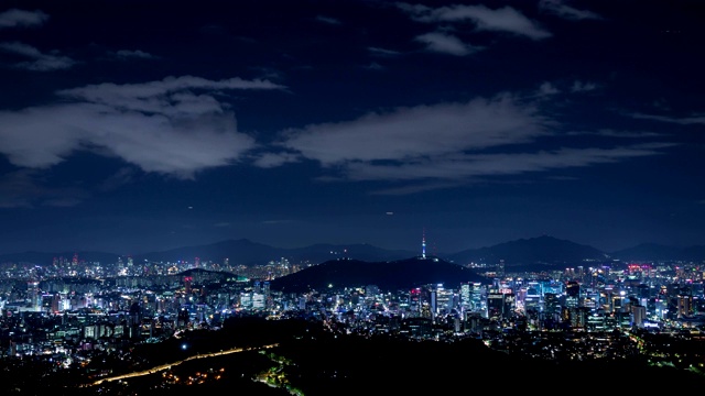 南山塔的夜景市中心区/首尔，韩国视频素材