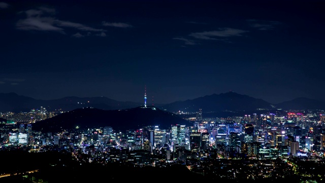 南山塔的夜景市中心区/首尔，韩国视频素材