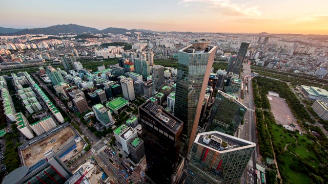 韩国首尔Yeouido国际金融中心商场及市区的白天到晚上的风景视频素材