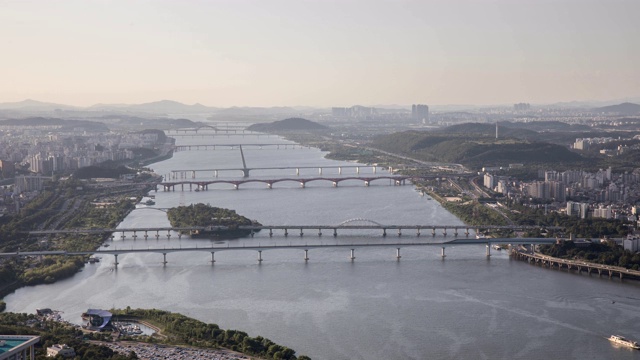 汉江大桥和市中心的全景/首尔，韩国视频素材