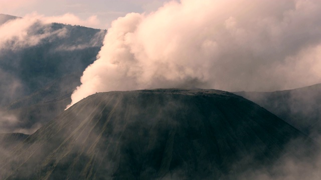 印度尼西亚东爪哇的布罗莫火山视频素材