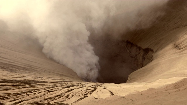 印度尼西亚东爪哇的布罗莫火山视频素材