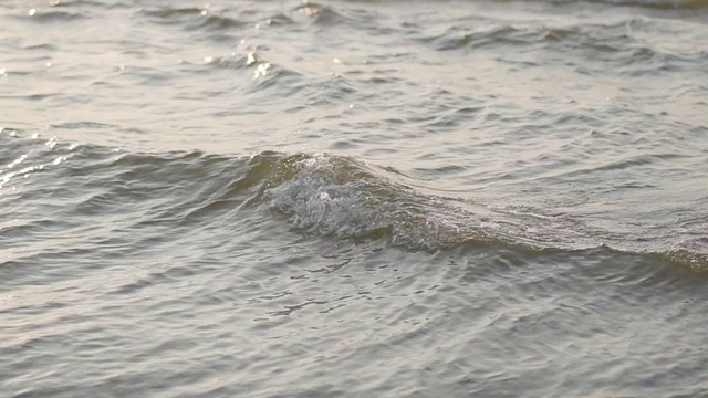 平静的海洋或大海的深浪。地中海的泡沫水。美丽的土耳其自然。平静的特写镜头。视频素材