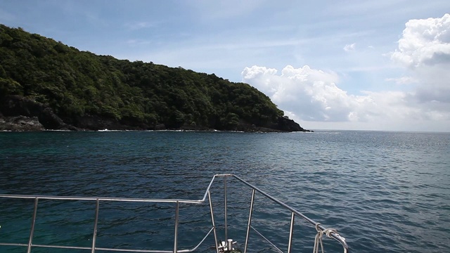 豪华游艇邮轮安达曼海和岛屿在普吉岛泰国视频素材