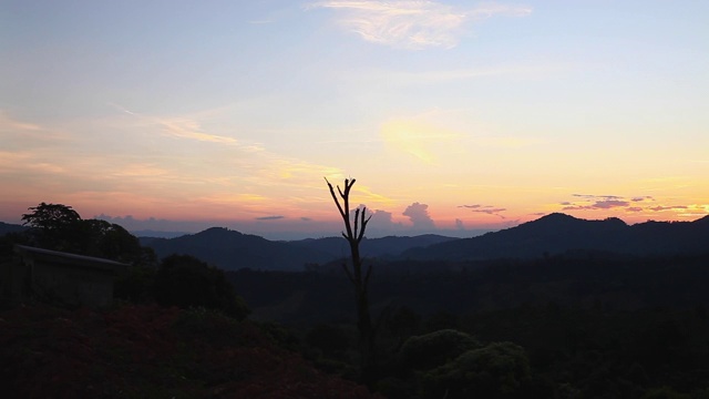 泰国北部Phayao省的Phu-Langka日落景观视频素材