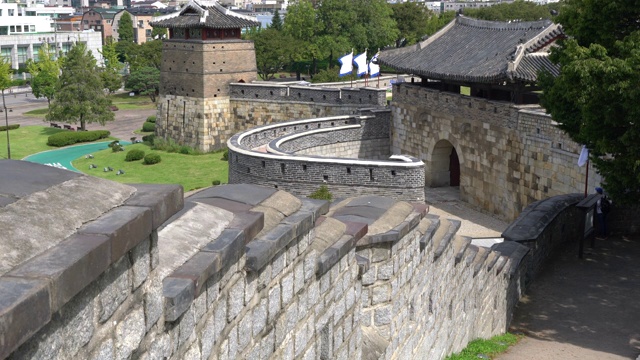 水原华城要塞，西门或韩国水原华城门视频素材