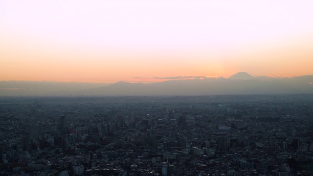 从东京拍摄的富士夜景。视频下载