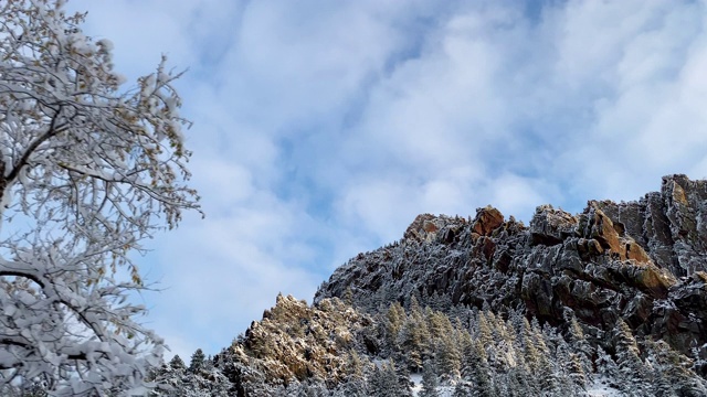 科罗拉多州博尔德市附近新下的雪覆盖了大地视频素材