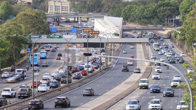 高速公路关闭车道视频素材