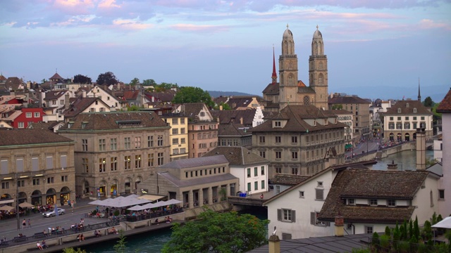 苏黎世天际线Grossmünster，平移视频素材