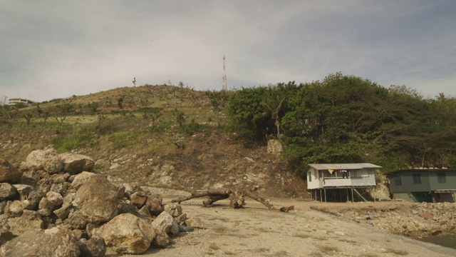 草山，大岩石和家视频素材