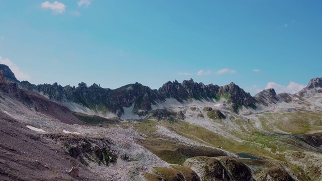 瑞士的山景，夏日蓝天视频素材