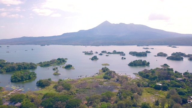 尼加拉瓜格拉纳达火山鸟瞰图视频素材