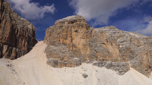 在Piz Boe之上，SAS Pordoi高山，Dolomites，意大利泰洛阿尔卑斯山视频素材