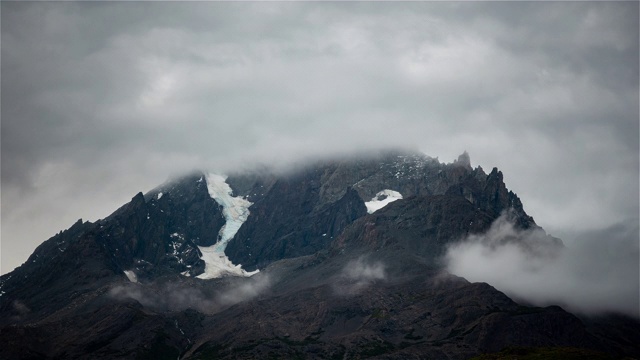 暴风雨前的山顶视频素材