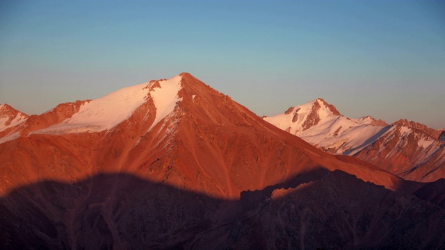 山峰山峰日落时间流逝缩放4k视频素材