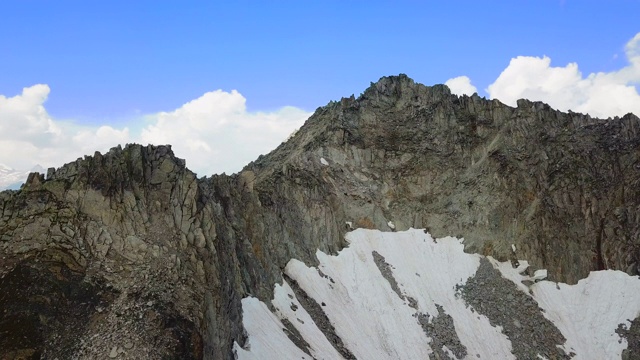 飞向高山视频素材