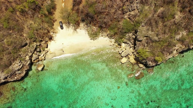 曼扎利纳湖地区的鸟瞰图，海岸线和绿松石色的海水- Curaçao/加勒比海/荷属安的列斯群岛视频素材