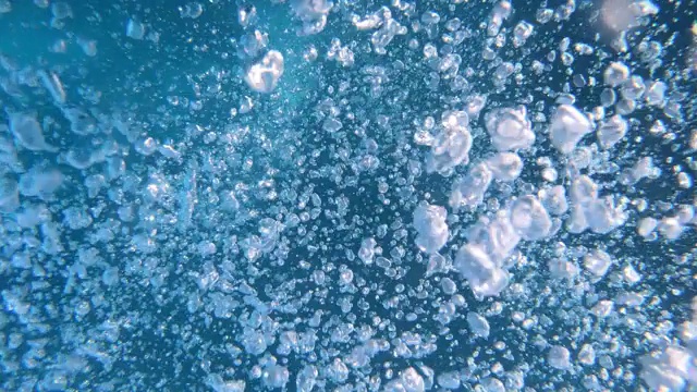 海底潜水泡沫。视频素材