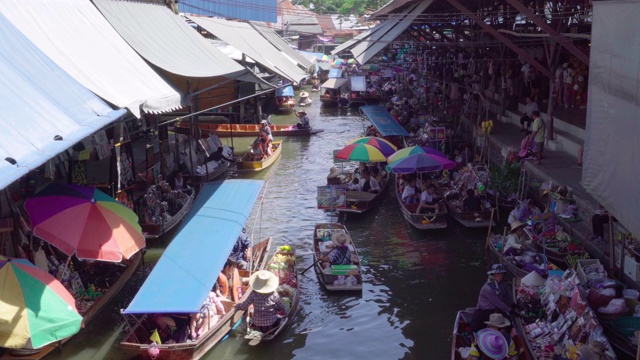 泰国Ratchaburi的Damnoen Saduak，最著名的传统水上市场和文化旅游目的地视频素材