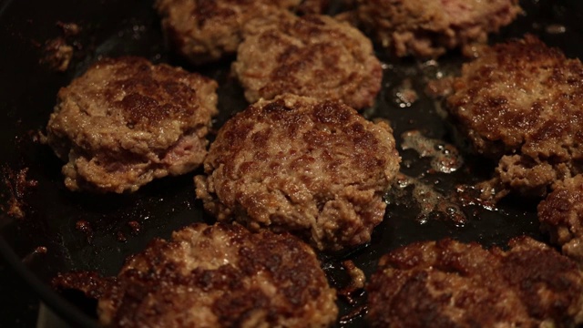 土耳其烹饪油炸肉丸视频素材