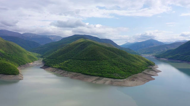 山的风景。天湖美丽水库视频素材