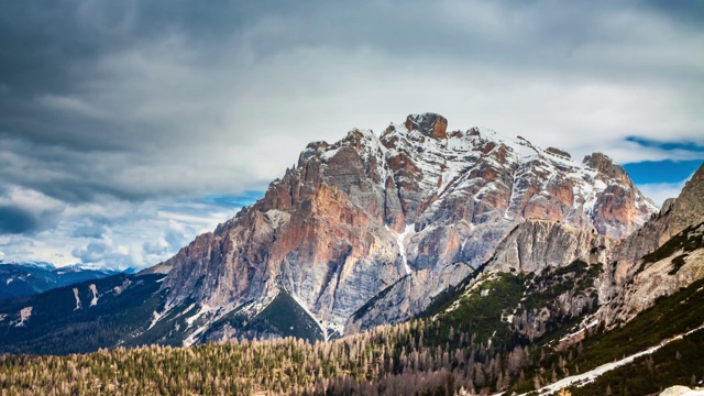 从意大利Dolomites的Passo Falzarego日出，4k时间视频素材