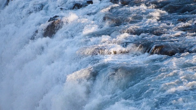 水结构。自然背景。瀑布在冰岛视频素材